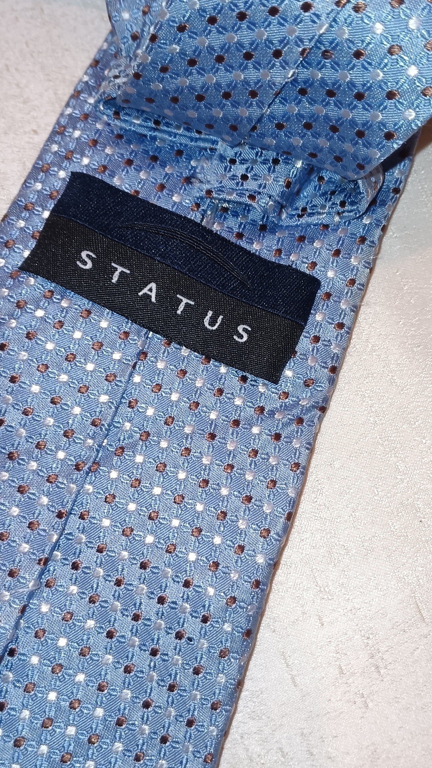 Cravate - Status